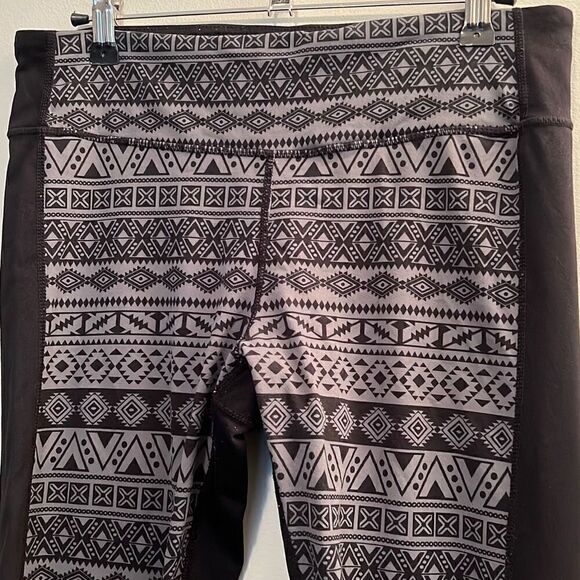 Tribal Print Athletic Capris Leggings - Picture 2 of 5